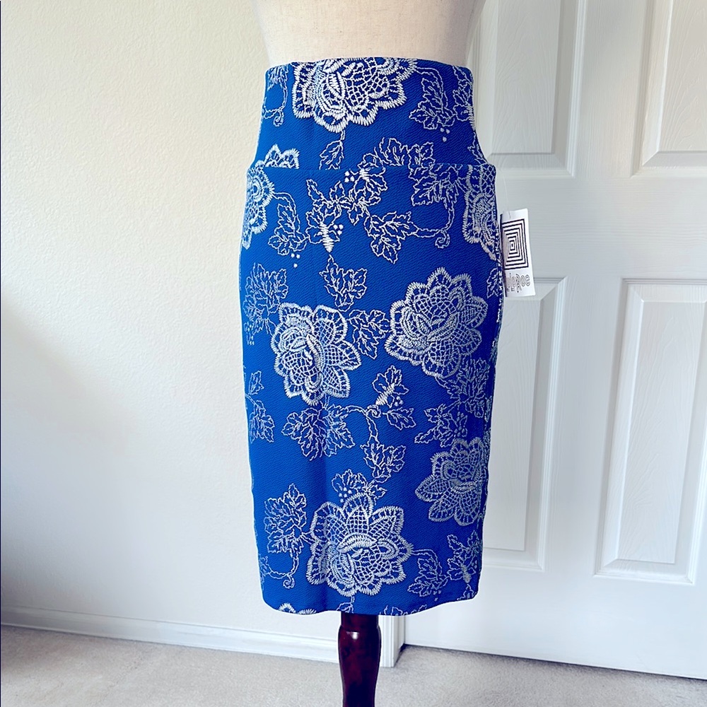 NWT LuLaRoe | Cassie Blue Silver Floral Pencil Skirt S